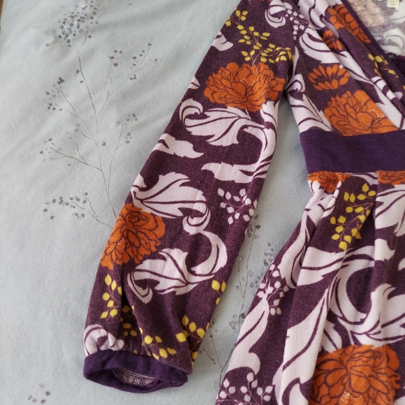 Aryeh New Acrylic Dress - Picture 7 of 8